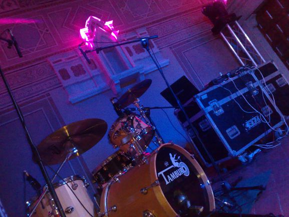 Palco con musica dal vivo